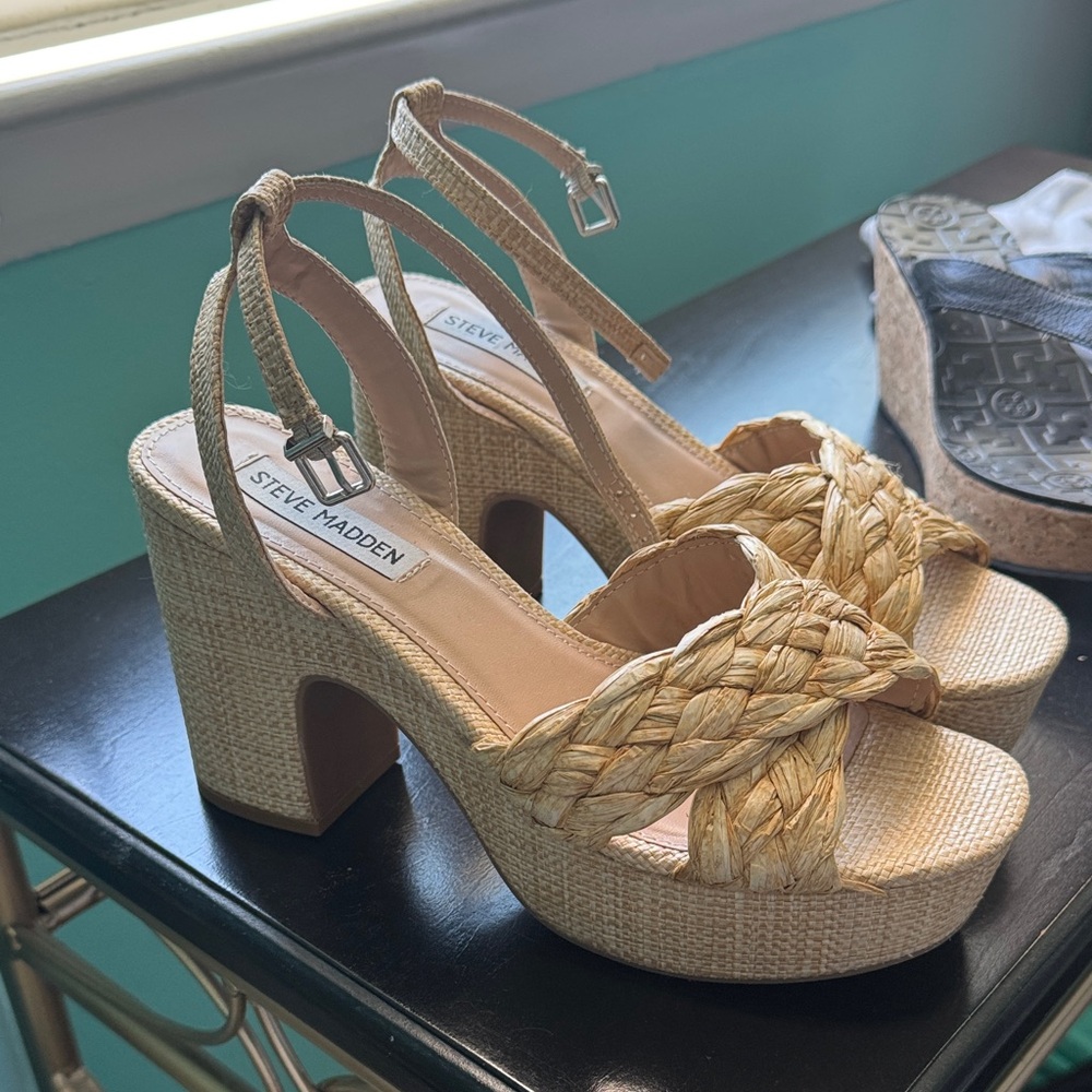 Steve Madden Beige Woven Platform Heels size 6.5